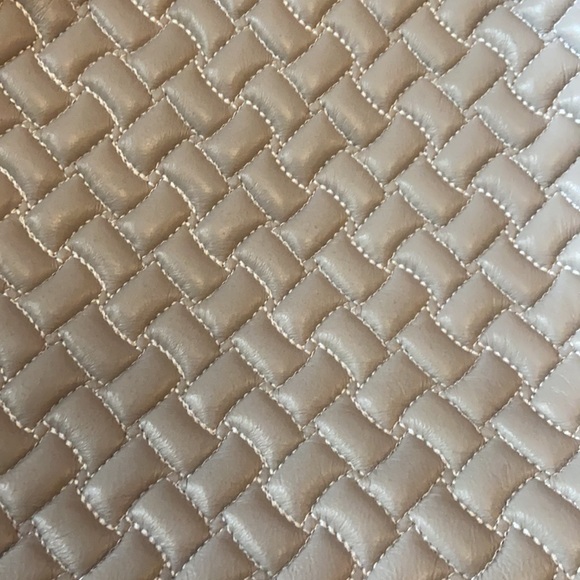 Sera Women’s Gray Quilted Leather Shoulder Bag - Picture 4 of 9